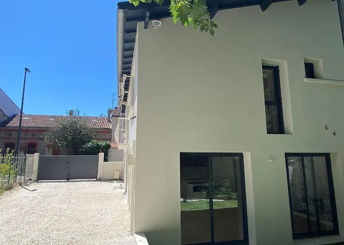 Elegante Maison De Ville Renovee